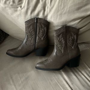 Soda Brand Women’s Cowboy Boots - Size 8